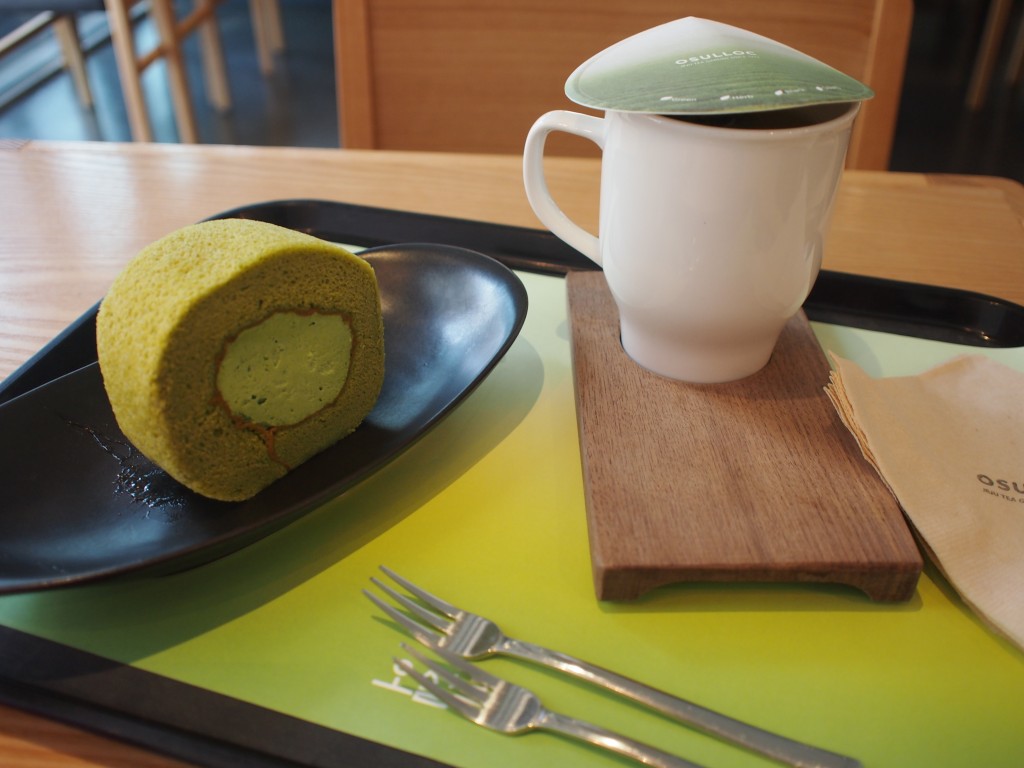 OSULLOC、ケーキとお茶