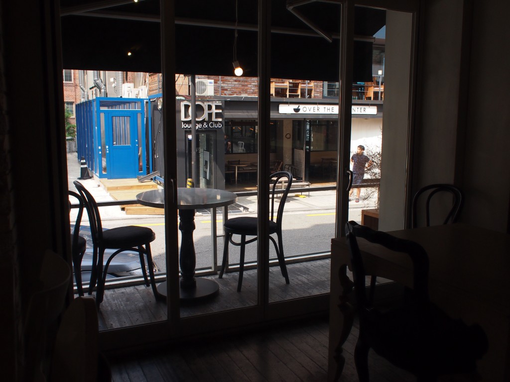 カロスキルThe Flying Pan Whiteテラス席