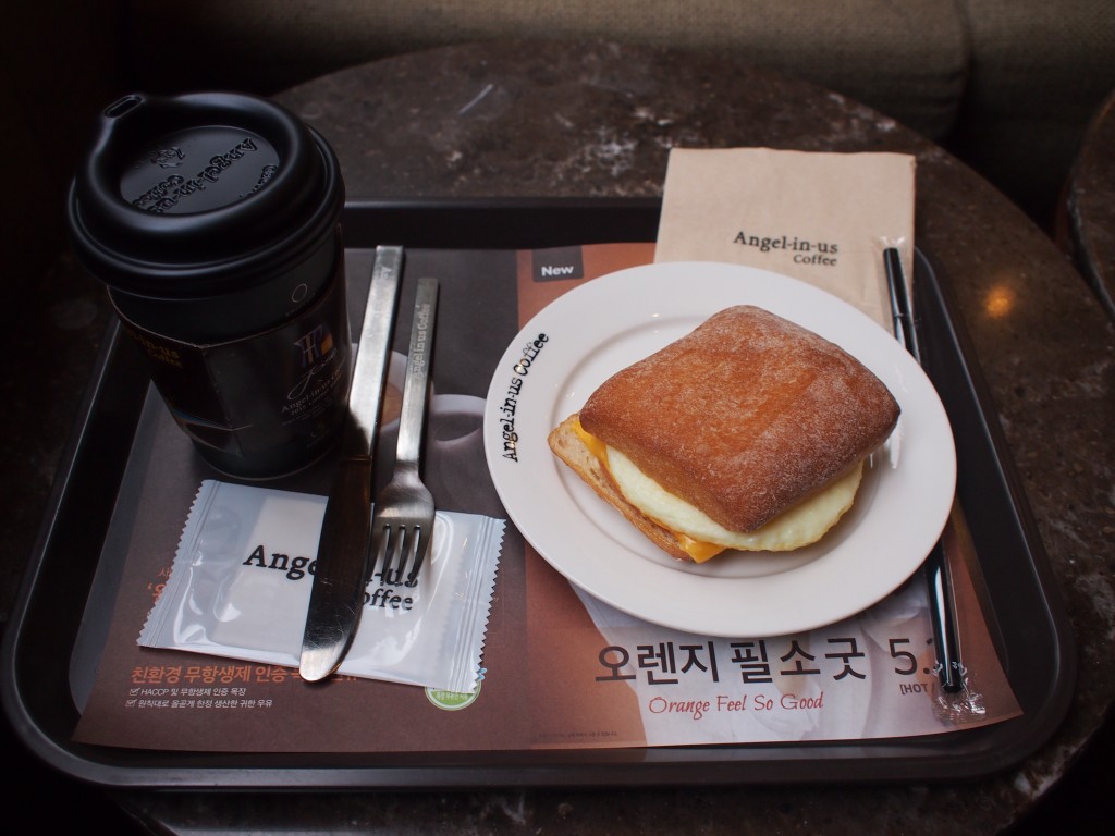 Angel-in-us Coffeeコーヒーとチャバタサンドウィッチ